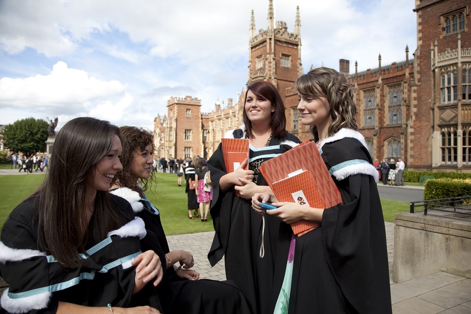 جایگاه علمی دانشگاه های انگلیس 2 مزایای تحصیل در دانشگاه های انگلیس
