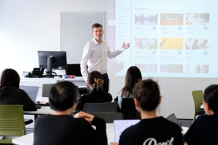 تحصیل علوم انسانی در انگلیس 3 دانشگاه های انگلیس برای تحصیل در رشته علوم انسانی