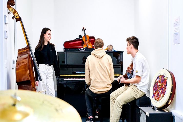 تحصیل موسیقی در انگلیس 2 فرایند پذیرش در رشته موسیقی در انگلیس