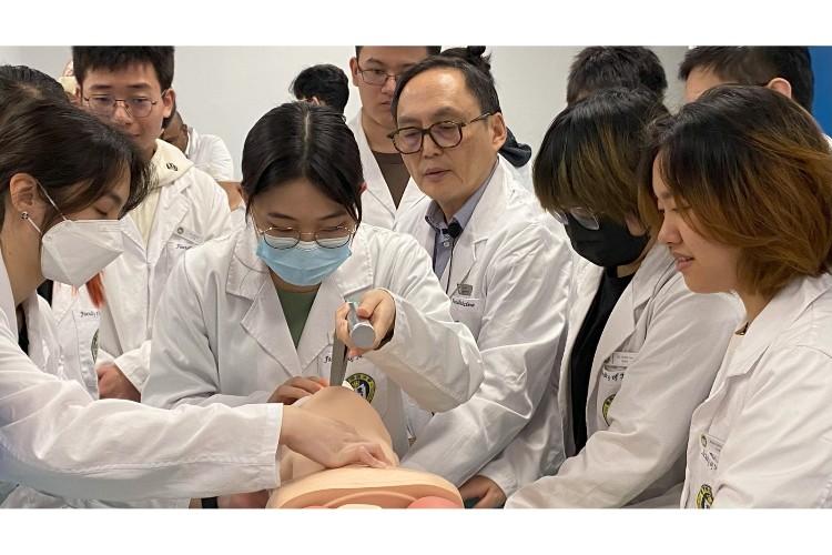 تحصیل پزشکی در چین 4 موسسه امگا ویزا؛ همراه شما در مسیر پذیرش پزشکی چین