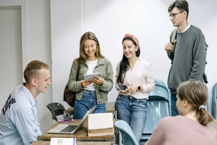 کار دانشجویی در استرالیا؛ فرصتها، حقوق و محدودیتها 4 نکات کلیدی برای تعادل کار دانشجویی و زندگی در استرالیا