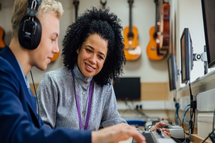 تحصیل موسیقی در ایتالیا 4 چرا برای تحصیل موسیقی در ایتالیا به مشاوره امگا ویزا نیاز دارید؟